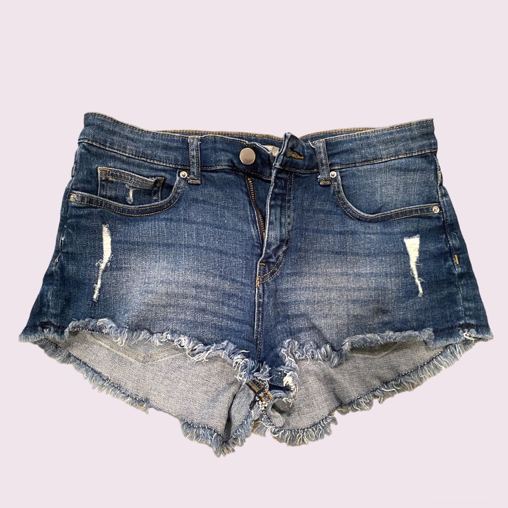 H&M DAISY DUKES SIZE 6